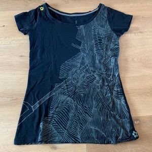 🦄 * 3/$10 * RYU scoop neck tshirt - Respect Your Universe (fight brand)